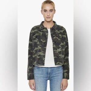 John & Jenn Women’s Size Medium Camo Jacket